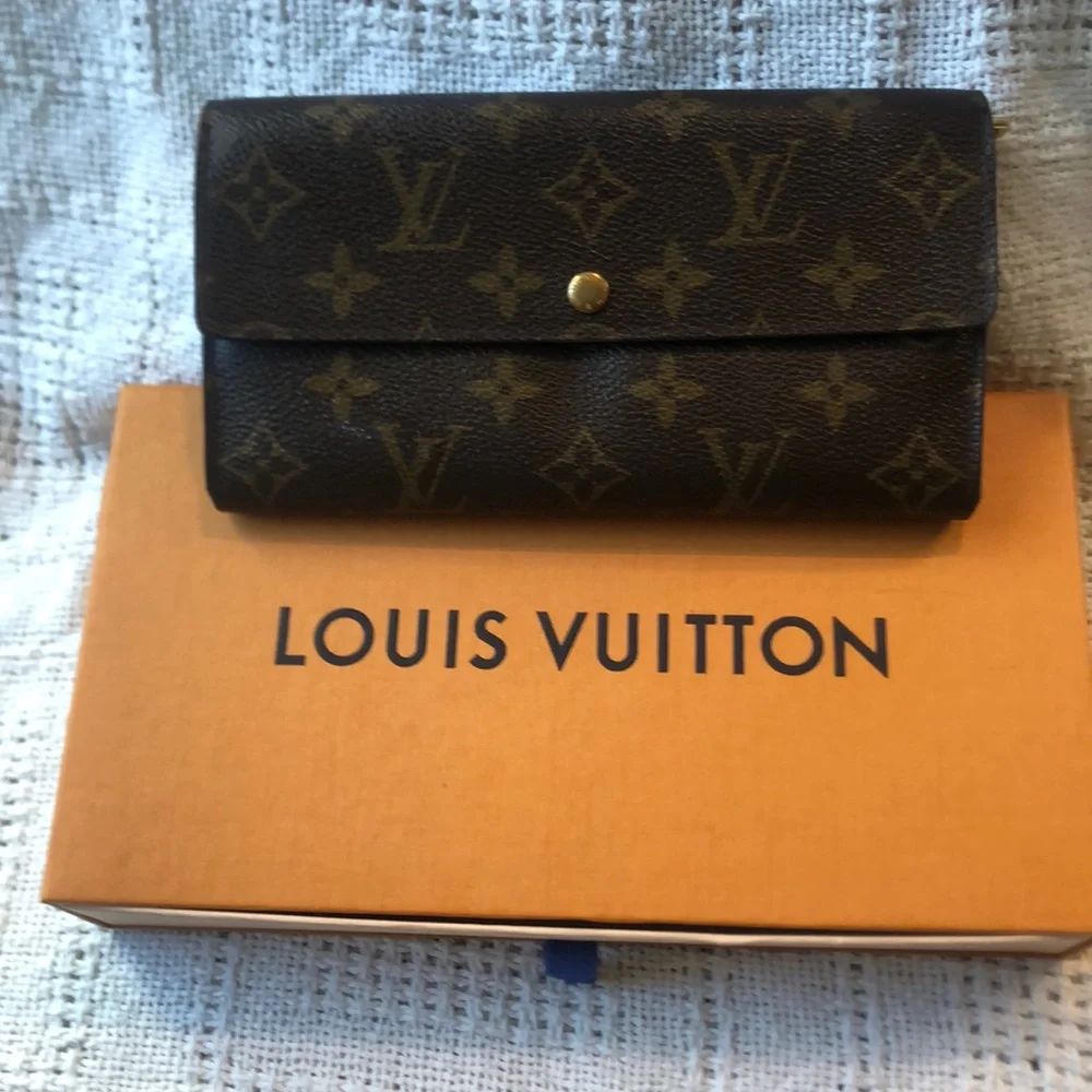 Authentic Louis Vuitton Monogram Sarah Long Wallet with Box - Picture 1 of 15